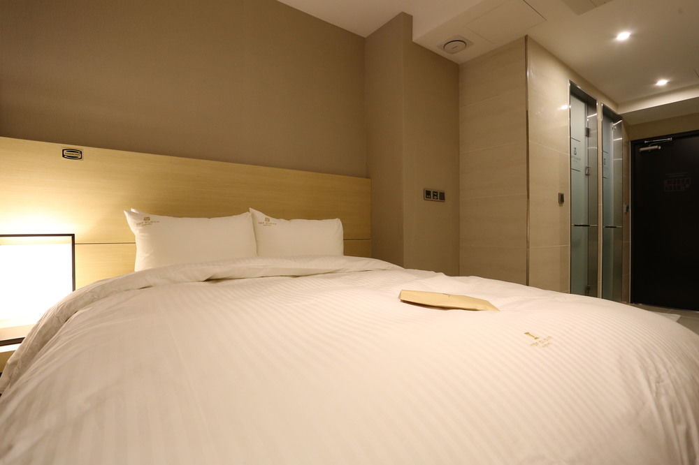 Suwon Top Cloud Hotel Exterior photo