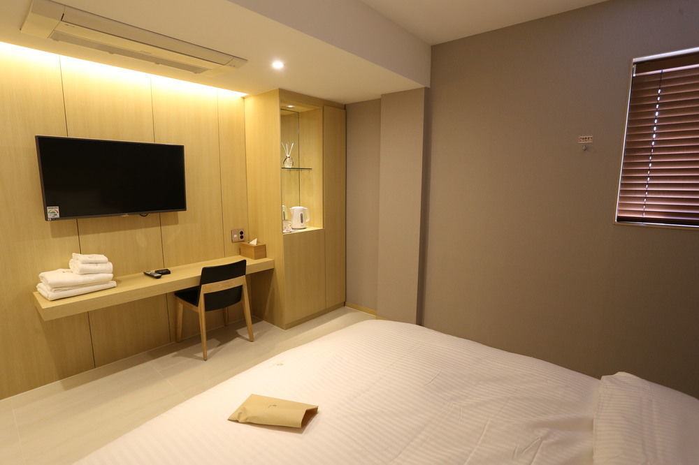 Suwon Top Cloud Hotel Exterior photo