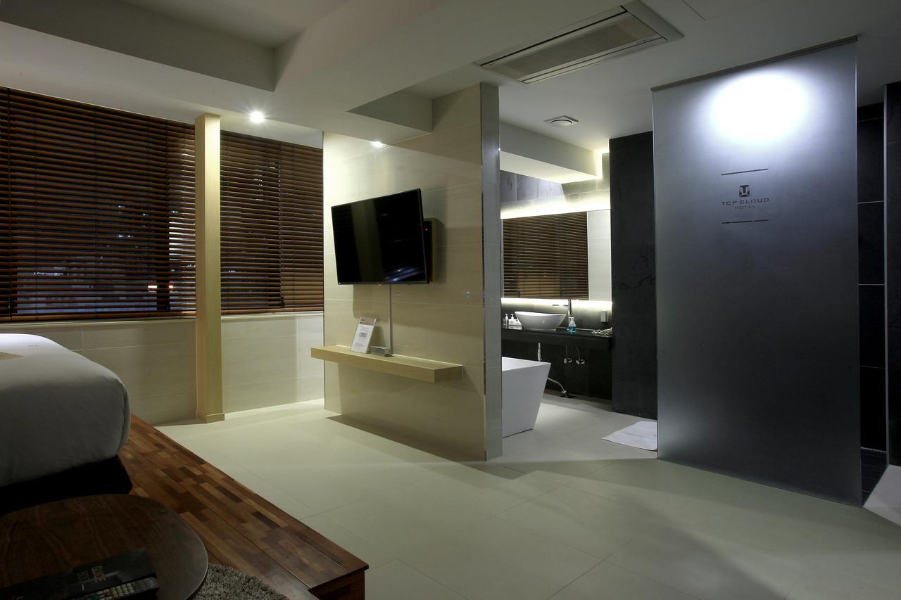 Suwon Top Cloud Hotel Exterior photo