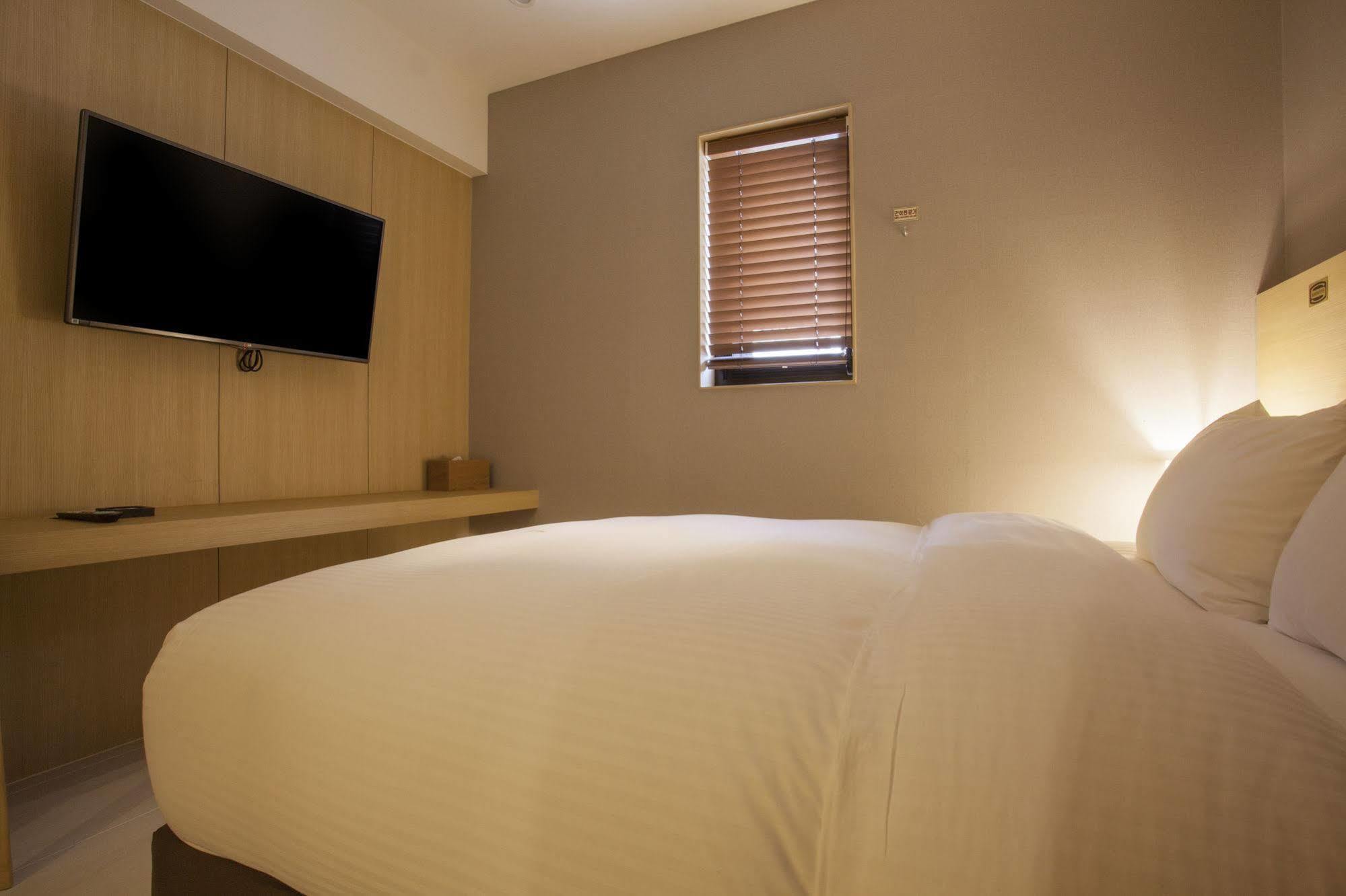 Suwon Top Cloud Hotel Exterior photo