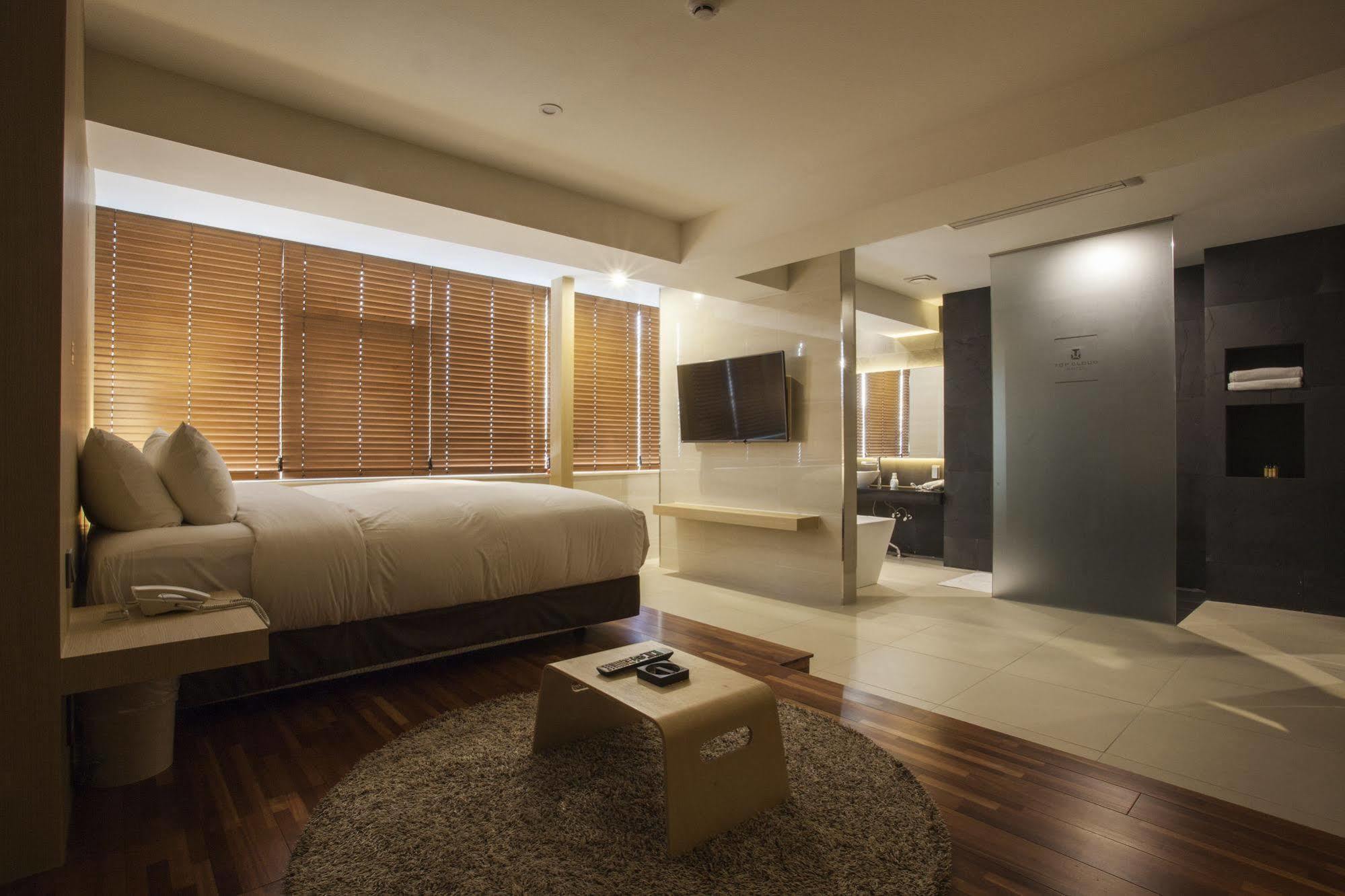 Suwon Top Cloud Hotel Exterior photo