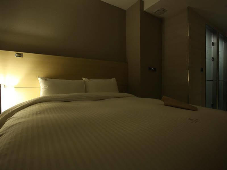 Suwon Top Cloud Hotel Exterior photo