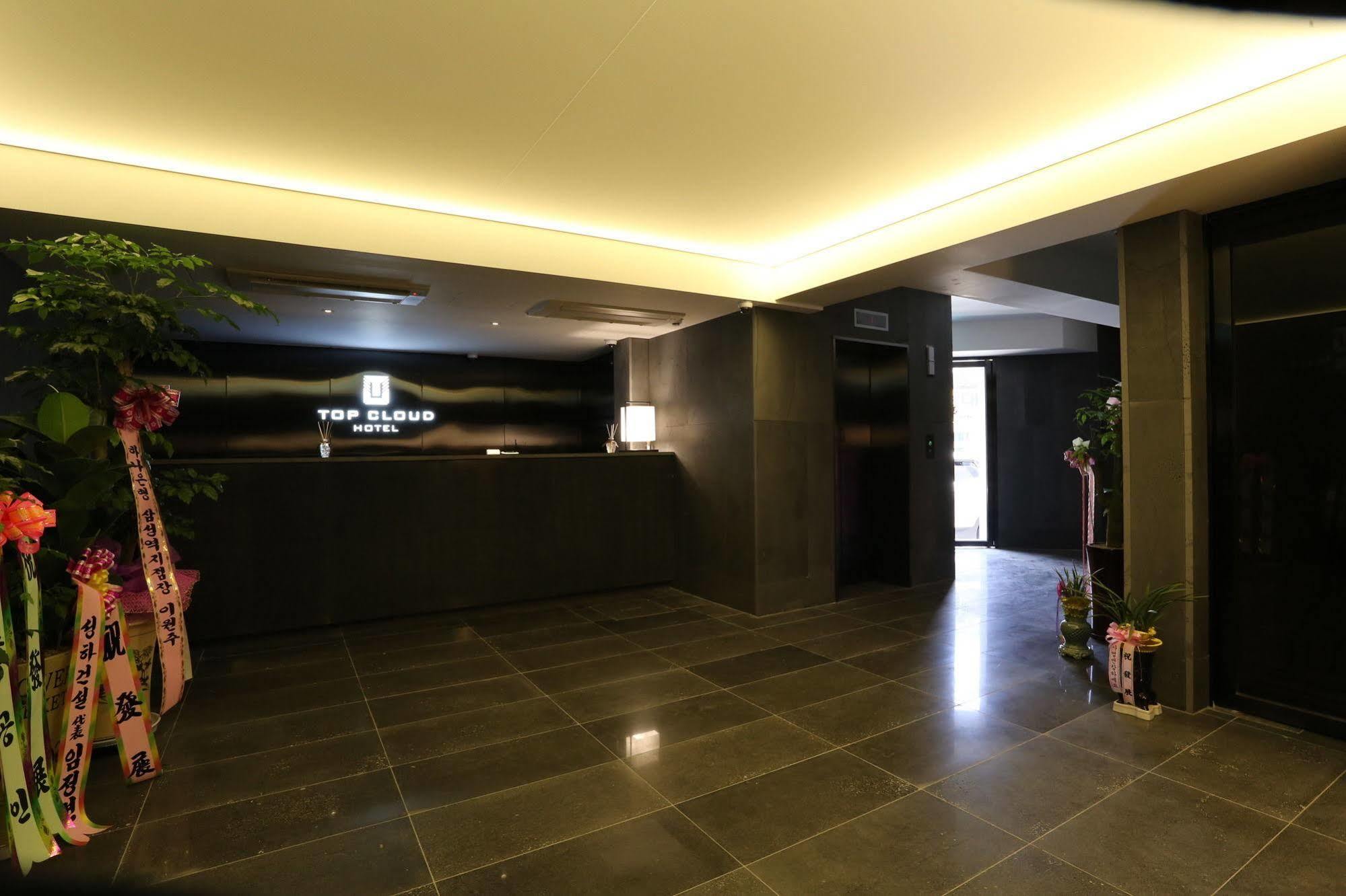 Suwon Top Cloud Hotel Exterior photo
